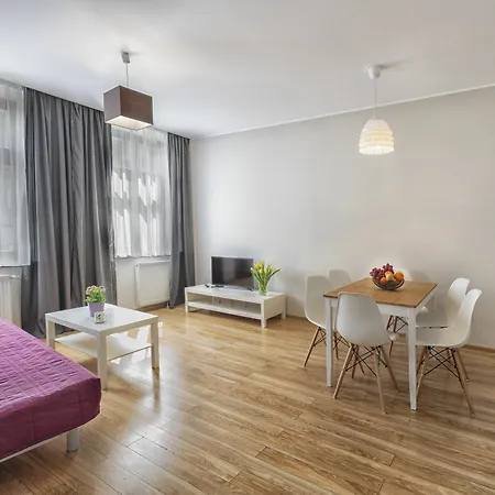 Aurora 아파트호텔 우치